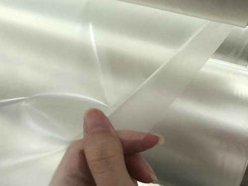 开云体育手机网页版TPU透明膜环保防水透气透明薄膜tpu磨砂服装鞋材面罩面料